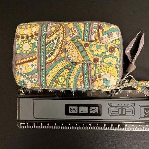 Vera Bradley All in One Wristlet Lemon Parfait Retired Print Some Wear From Use - Picture 6 of 7